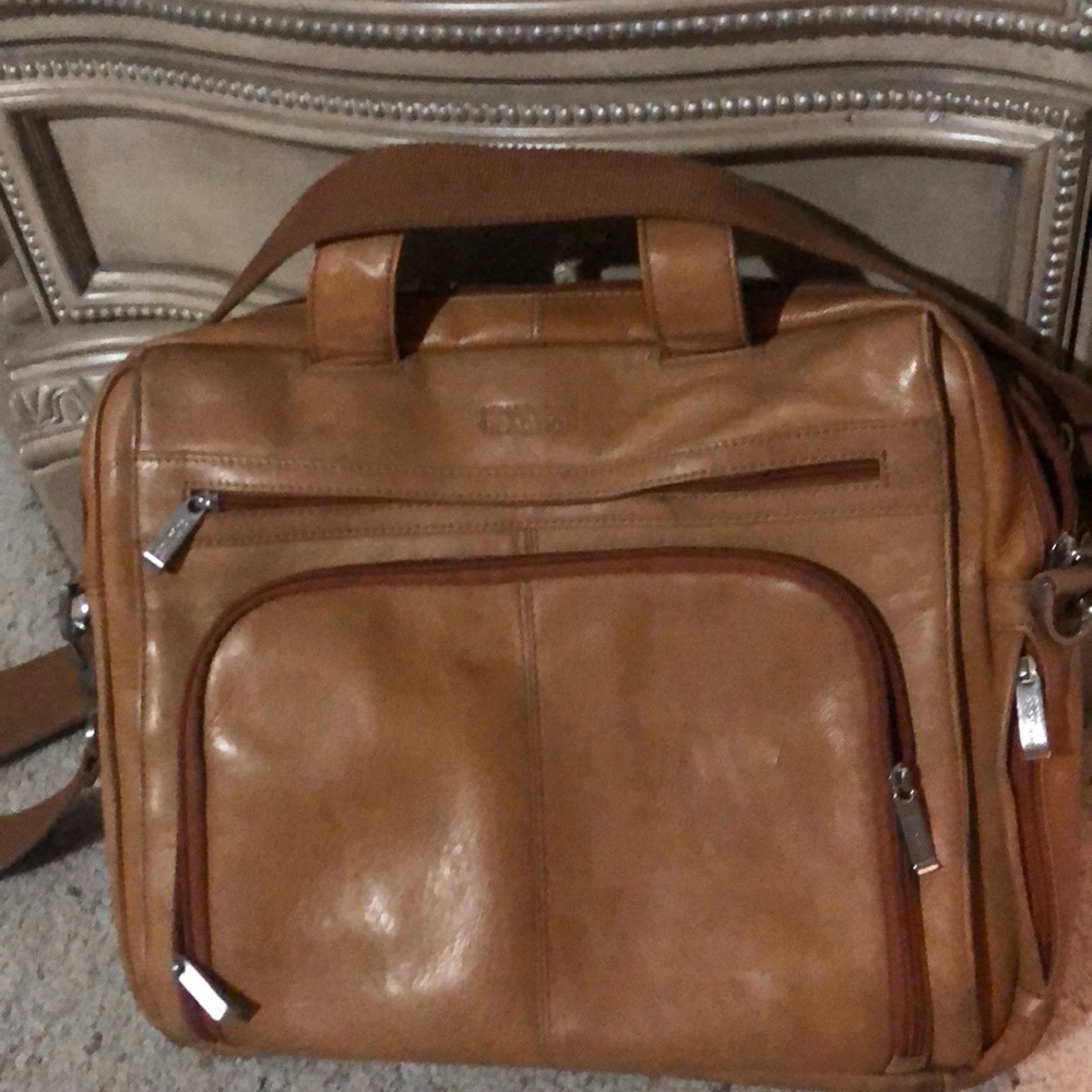 Kenneth Cole Reaction messenger bag